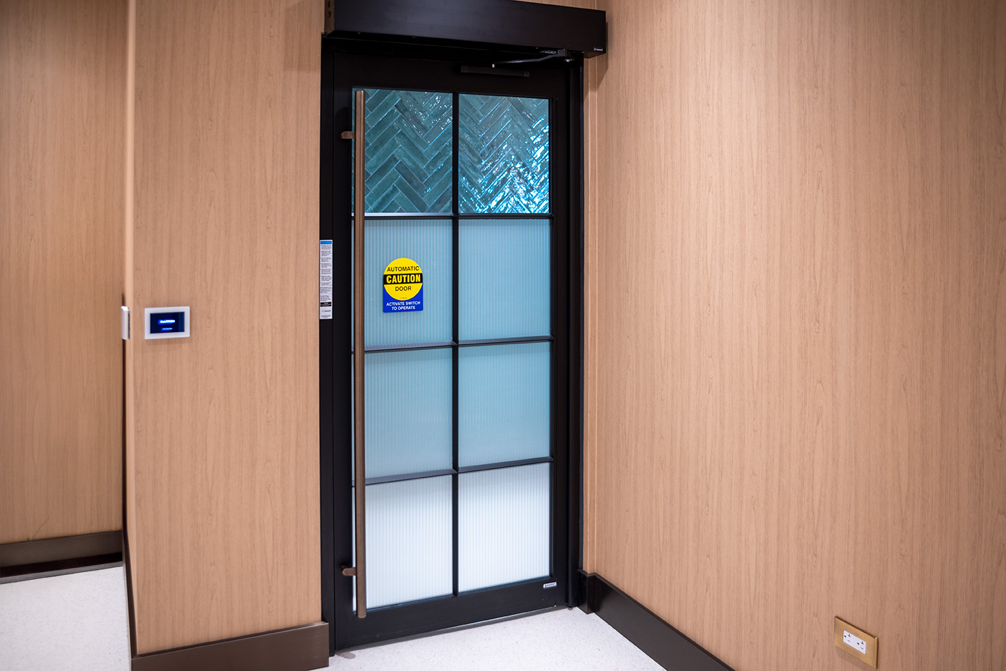 Glass doors provided by Glass Canada